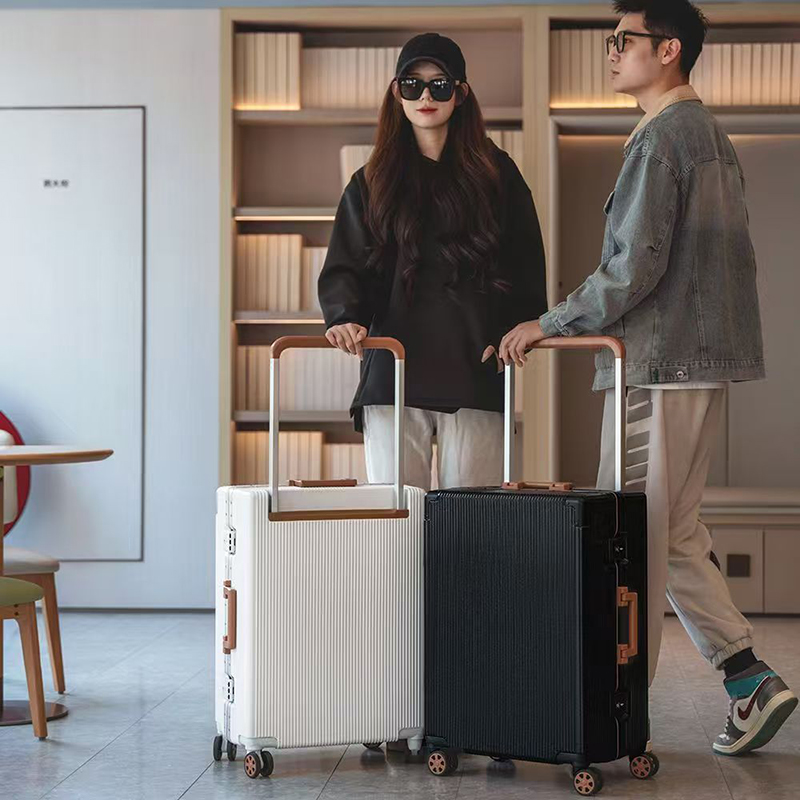 Новый широкий чемодан на колес – обзор и цена Aluminum Frame Carry On Luggage