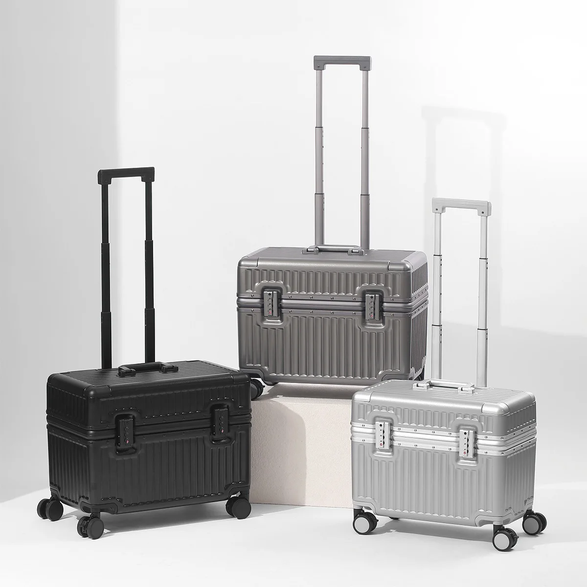 18-дюймовый чемодан с алюминие – обзор и цена Aluminum Frame Carry On Luggage