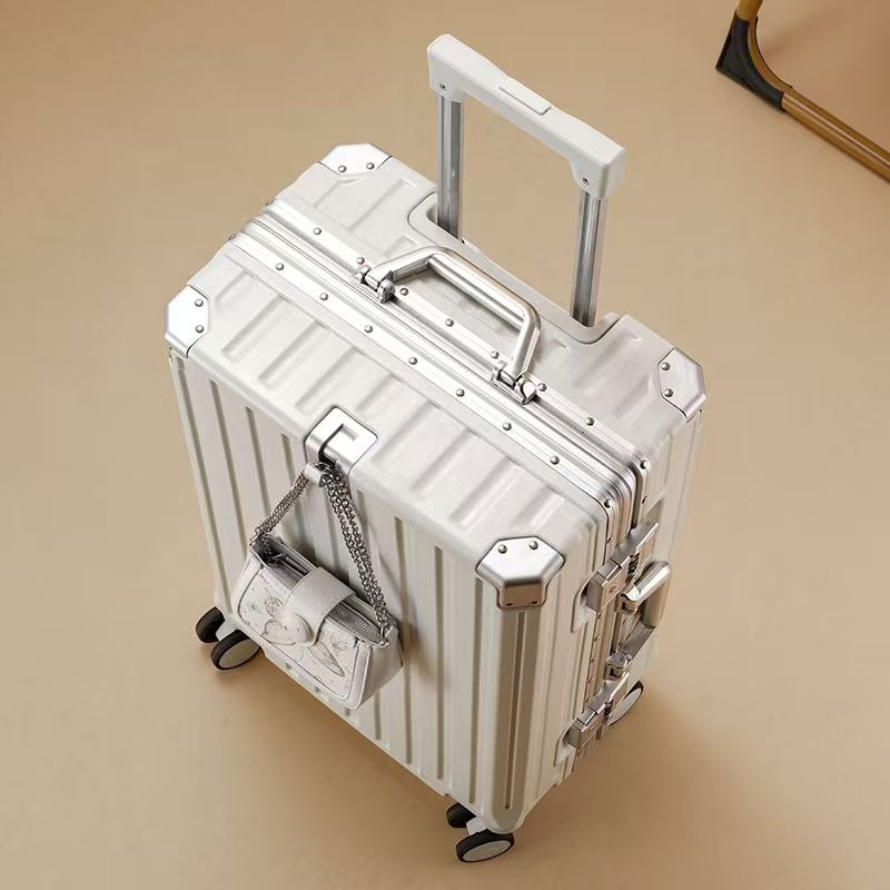 Новинка: чемодан с алюминиевой – обзор и цена Aluminum Frame Carry On Luggage